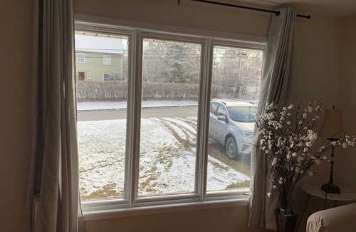 Kentville House | 3 bedrooms 5 bed’s upper unit of duplex home