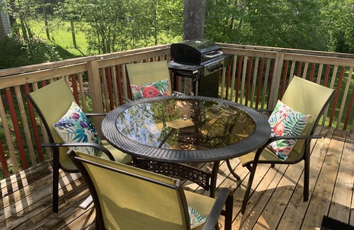 Kentville House | 3 bedrooms 5 bed’s upper unit of duplex home