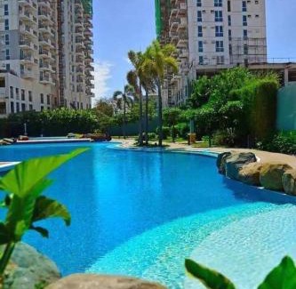 Ugong Apartment | 3 Bedrooms Access Penthouse Condo Unit