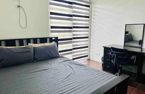 Ugong Apartment | 3 Bedrooms Access Penthouse Condo Unit