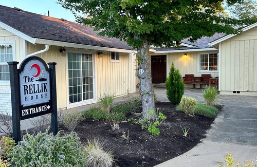 Medford Apartment | 3 bedrooms all with queen-size beds, and 2 bathrooms.