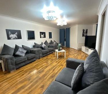 Maida Vale Apartment | 3 Bedrooms Apartment with security 24 hours