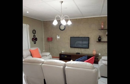 Lusaka House | 3 bedrooms exclusive house in Northmead