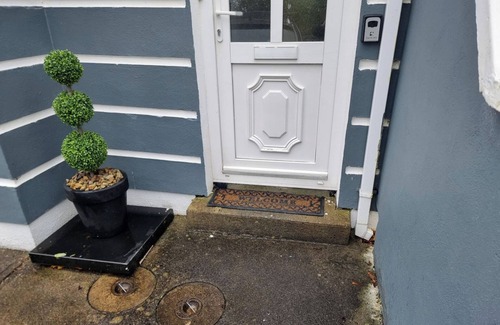 Cortober House | 3 Bedrooms - Sleep 7 - Garden - Private Parking