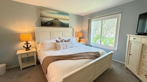 Bayview House | 3 Beds Private Beach Retreat Pool Hot Tub