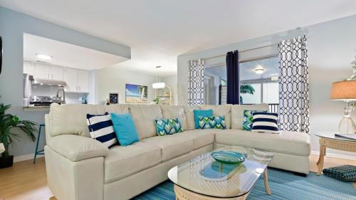 Bayview House | 3 Beds Private Beach Retreat Pool Hot Tub
