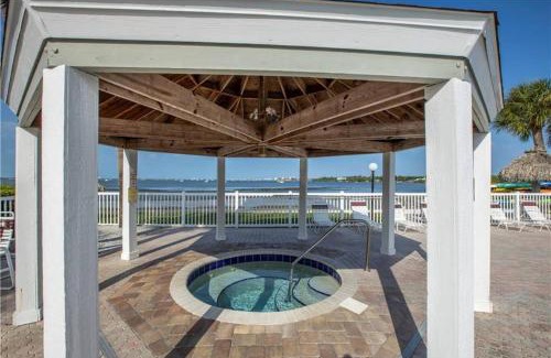 Bayview House | 3 Beds Private Beach Retreat Pool Hot Tub