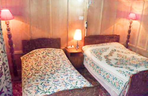 Nagin Bagh Boat Rental | 3 BHK Houseboat in Nigeen Lake, Srinagar(667B), by GuestHouser