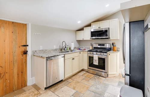 Chagrin Falls House | 3 blocks from the falls viewing area in the heart of downtown Chagrin Falls!