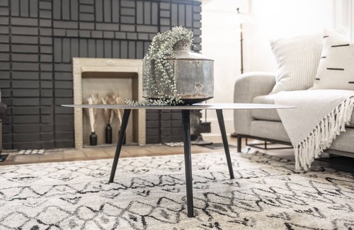 Hilliard House | 3 BR cozy + renovated walkable downtown stay