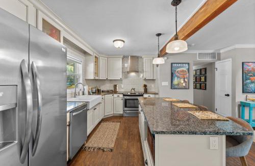 Southwest Village House | 3 Br Oasis W Private Pool In Old Town