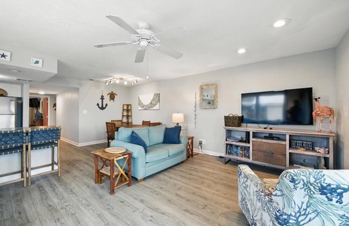 East End Condo | 3 BR Pet Friendly East End Condo with community pool