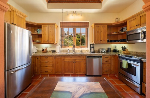 Nopolo House | 3 BRs Water and Mountain Views-Steps to Beach and Inn