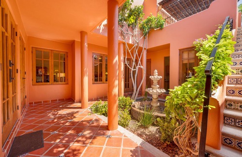 Nopolo House | 3 BRs Water and Mountain Views-Steps to Beach and Inn