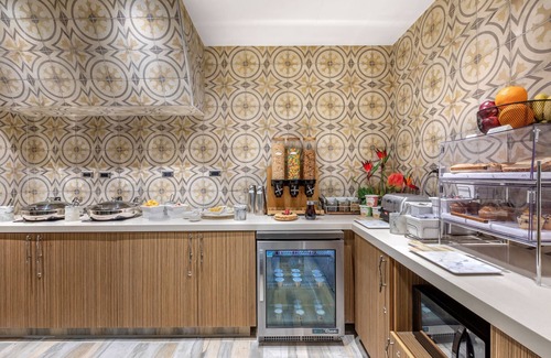 Southeast Torrance Hotel | 3 Contemporary Rooms, 3 Spacious Bathrooms, Relaxing Patio, Free Parking