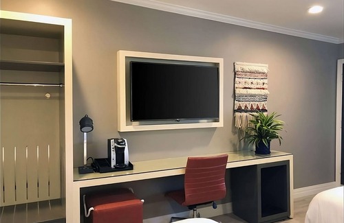 Southeast Torrance Hotel | 3 Contemporary Rooms, 3 Spacious Bathrooms, Relaxing Patio, Free Parking