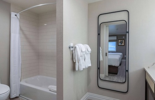 Southeast Torrance Hotel | 3 Contemporary Rooms, 3 Spacious Bathrooms, Relaxing Patio, Free Parking