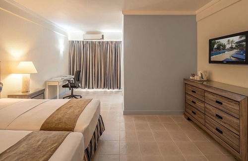 St. Lawrence Gap Hotel | 3 Contemporary Rooms Minutes Away from Bottom Bay! FREE Parking, Outdoor Pool!