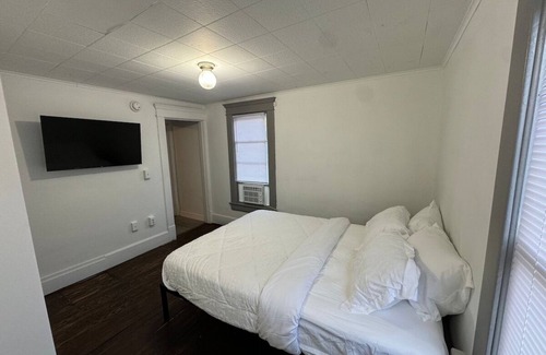 Morgantown Apartment | 3- Cozy Private Apartment .6mi to High St/Bus route