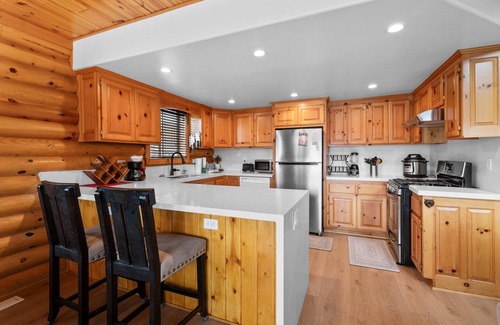 Patton House | 3 Cubs Lakefront Cabin - Lakefront, Dock, Hot Tub, Foosball, Ping Pong, Lake View
