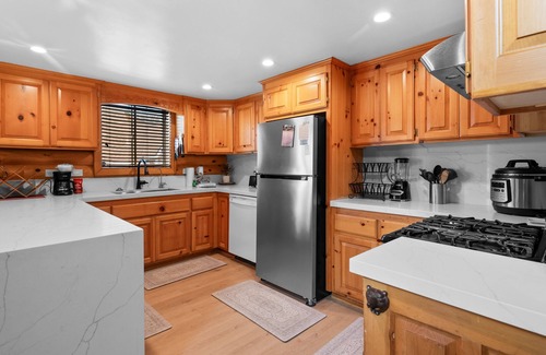 Patton House | 3 Cubs Lakefront Cabin - Lakefront, Dock, Hot Tub, Foosball, Ping Pong, Lake View