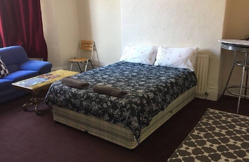 Newcastle-upon-Tyne House | 3 floors of accommodation (wallsend)