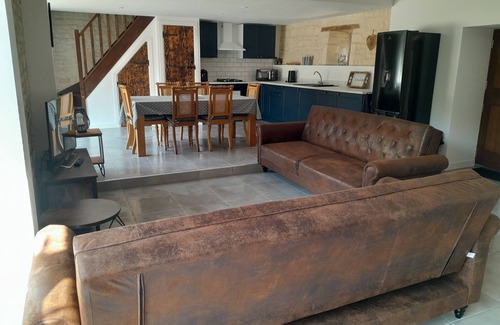 La Bataille House | 3 gites which can accommodate up to 16 with private pool, near Chef Boutonne