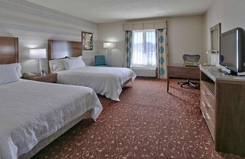 Albuquerque House | 3 Great Units Fit for Families! Indoor Pool, Close to Cliff’s Amusement Park!