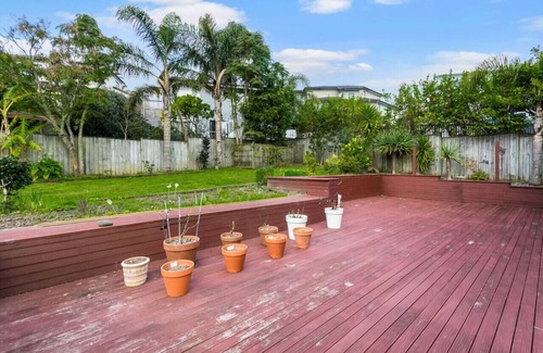Fairview Heights Apartment | 3 Lambir Place, Fairview Heights, Auckland 0632