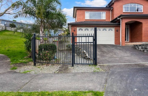 Fairview Heights Apartment | 3 Lambir Place, Fairview Heights, Auckland 0632