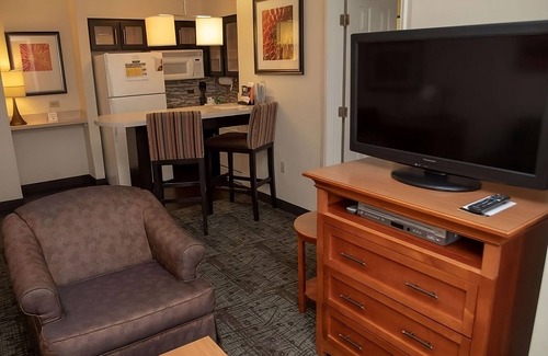 Vance Jackson Apartment | 3 Large Suites with Private Full Kitchens! Pets are Welcome! W/Outdoor Pool!