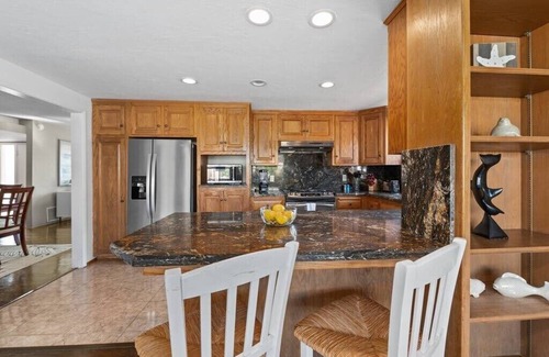 National City House | 3 Living Rooms | Spacious | Family-Friendly