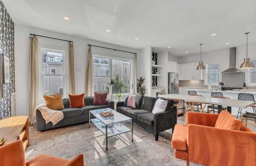 Nashville House | 3 Lux Homes Huge Rooftop 2mi to Broadway Sleeps 36