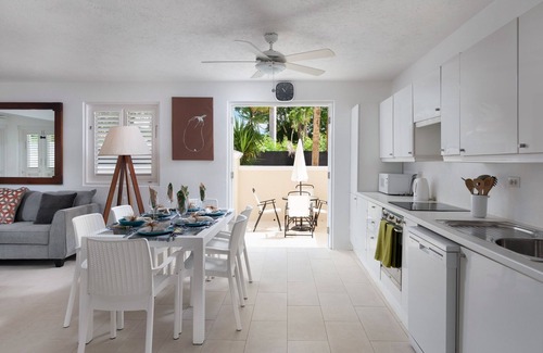 Porters Condo | 3 Mango Court, luxury townhouse, 10 mins walk to beautiful sandy beaches.