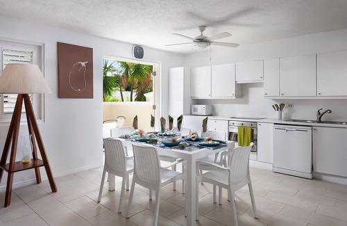 Porters Condo | 3 Mango Court, luxury townhouse, 10 mins walk to beautiful sandy beaches.