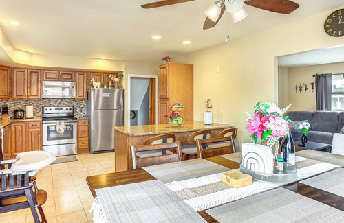 Sinking Spring House | 3 Mi to Berkshire Mall: Suburban Stay w/Yard!