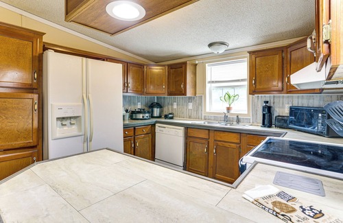 Paris House | 3 Mi to Dtwn: Pet-Friendly Farm Retreat in Paris!