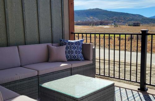 Grand Elk Ranch House | 3 Mi to Granby Ranch Townhome with Balcony and Views