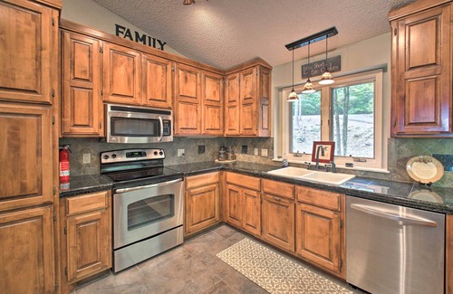 Hot Springs Village House | 3 Mi to Lake DeSoto: Home w/Furnished Deck!