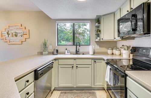 Tucson Apartment | 3 Mi to Sabino Canyon Condo with Resort Perks!