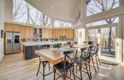 Tate House | 3 Mi to Winery Jasper Mountain Chalet with Hot Tub!