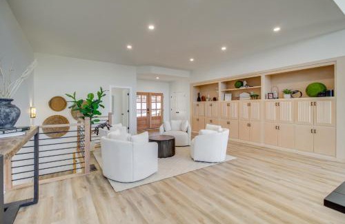 Tate House | 3 Mi to Winery Jasper Mountain Chalet with Hot Tub!