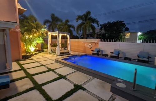 Hastings House | 3 Min Walk to Beach - Blessed Manor by Bluescape