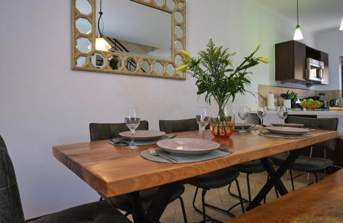 Gold Coast Villa | 3 minutes from best beaches in Aruba! Luxury Tropical Townhouse at Gold Coast Aruba