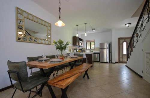 Gold Coast Villa | 3 minutes from best beaches in Aruba! Luxury Tropical Townhouse at Gold Coast Aruba