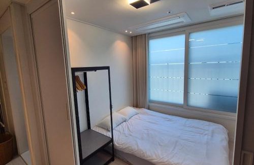 Cheongpa-dong Apartment | 3 minutes walk from Seoul station, new building, Raon402