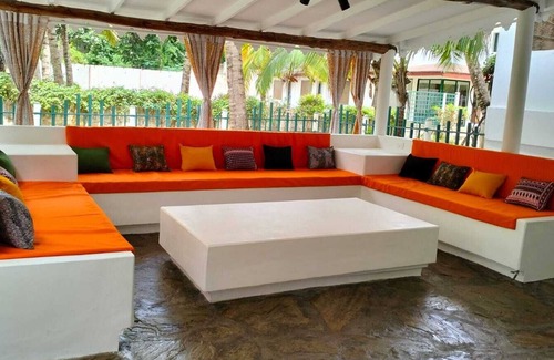Malindi Apartment | 3 minutes walk to the beach, and the mall!
