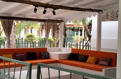 Malindi Apartment | 3 minutes walk to the beach, and the mall!