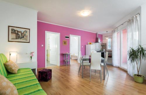 Vinisce Apartment | 3 - Modern apartment with garden 80m from beach