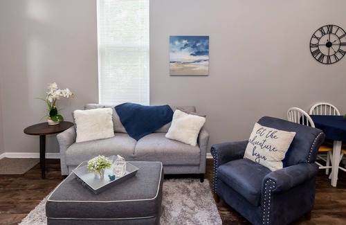 Lafayette Square Condo | <3 of city, king bed, pet friendly & custom kitchen